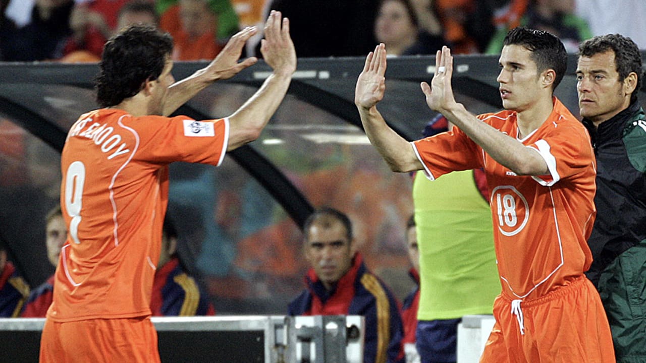 Vandaag in 2005: Oranje-topscorer aller tijden Van Persie debuteert tegen Roemenië