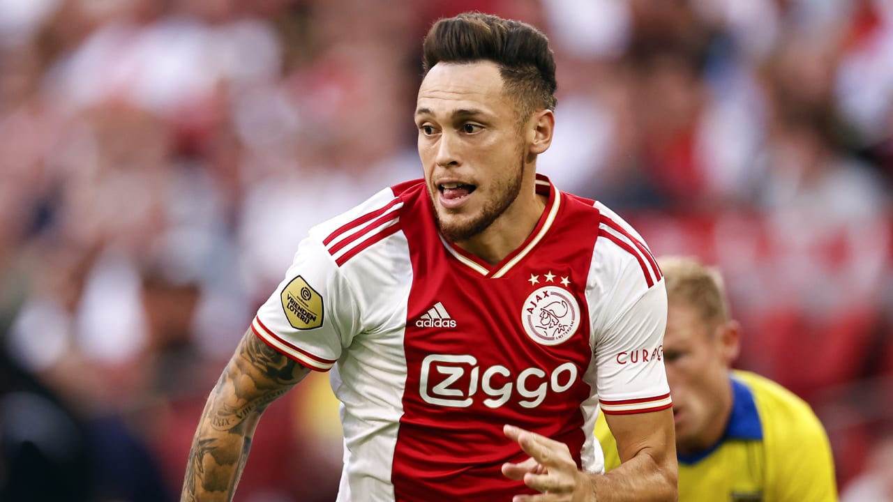 Ocampos blijft het liefst bij Ajax: 'Ik heb mijn kans nog niet gekregen'