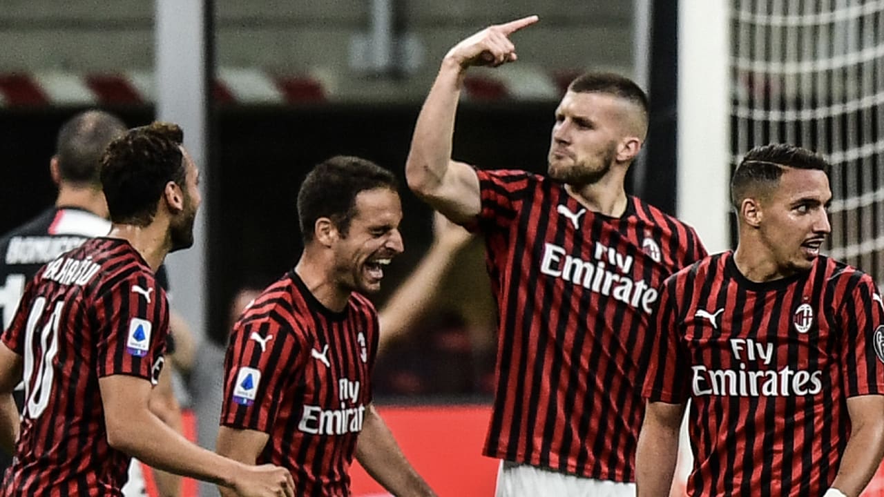 AC Milan verslaat koploper Juve na razendsnelle comeback