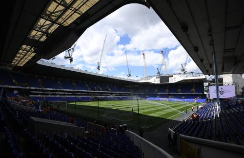 Tottenham pas in 2019 in vernieuwd stadion