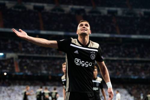 Tadic vreest leegloop bij Ajax