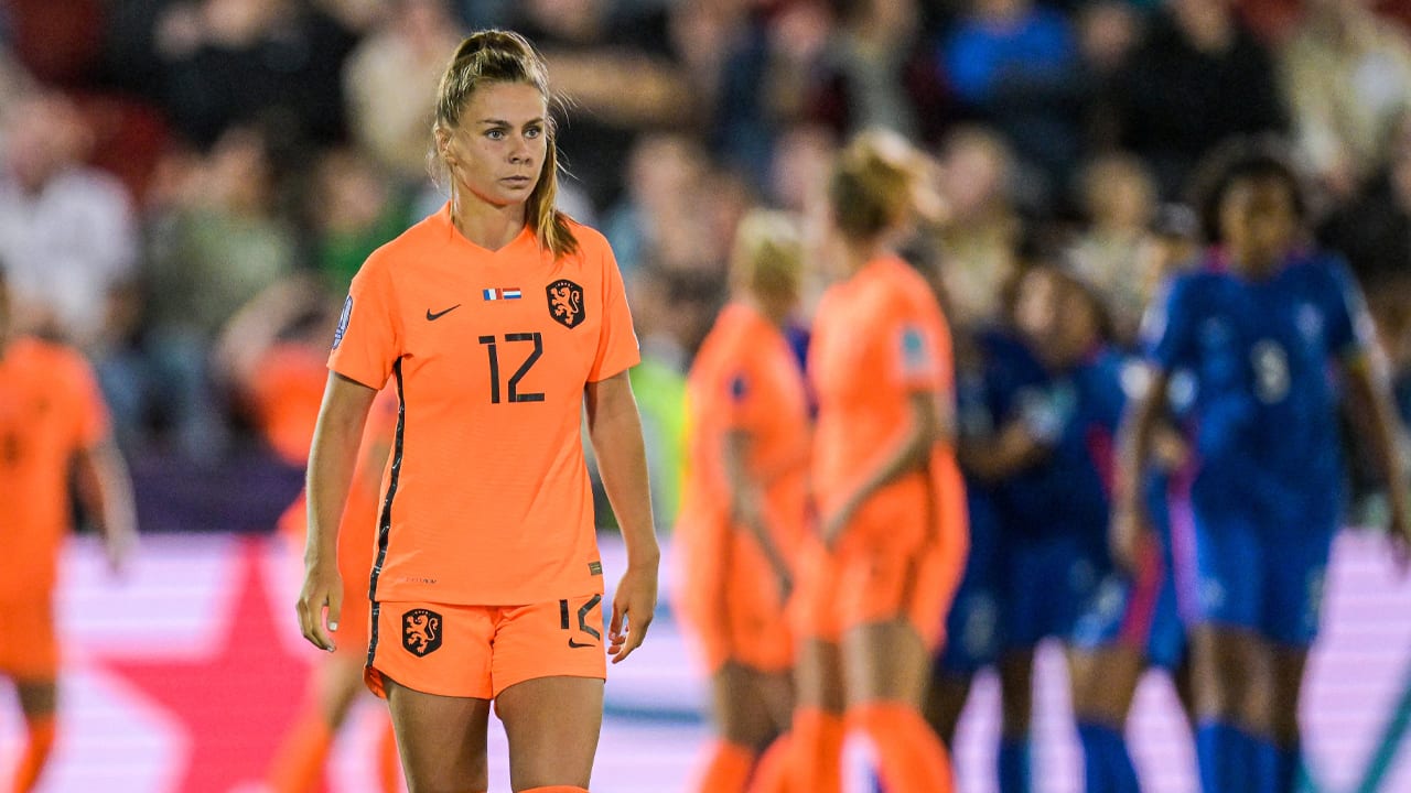 EK-droom Oranje Leeuwinnen ten einde: Frankrijk is met 1-0 te sterk