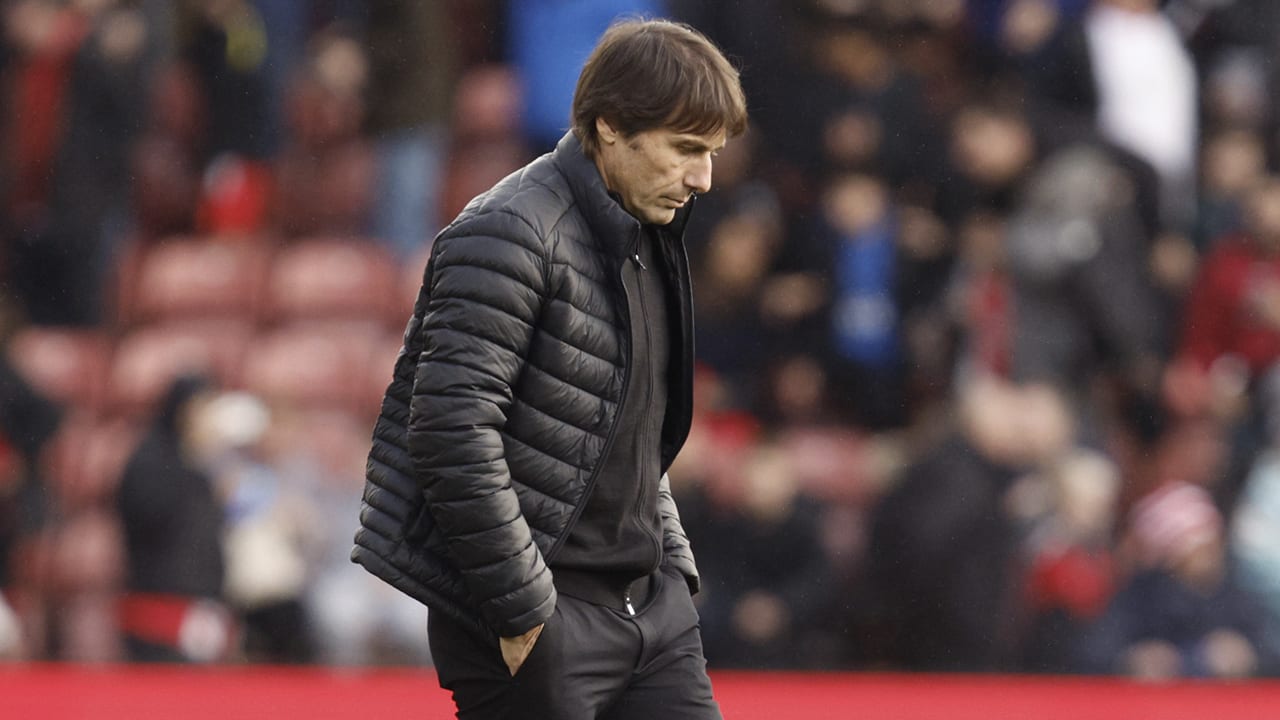 Antonio Conte per direct ontslagen bij Tottenham Hotspur