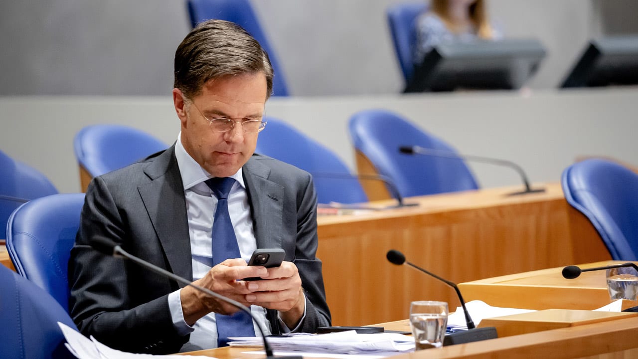 Premier Rutte ging in de fout met wissen sms-berichten
