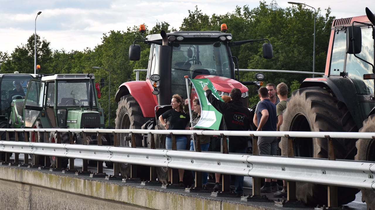 Boze boeren opnieuw de weg op: acties op verschillende plaatsen in Brabant