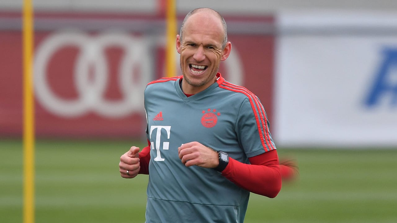Robben verrast vriend en vijand en keert terug op trainingsveld Bayern