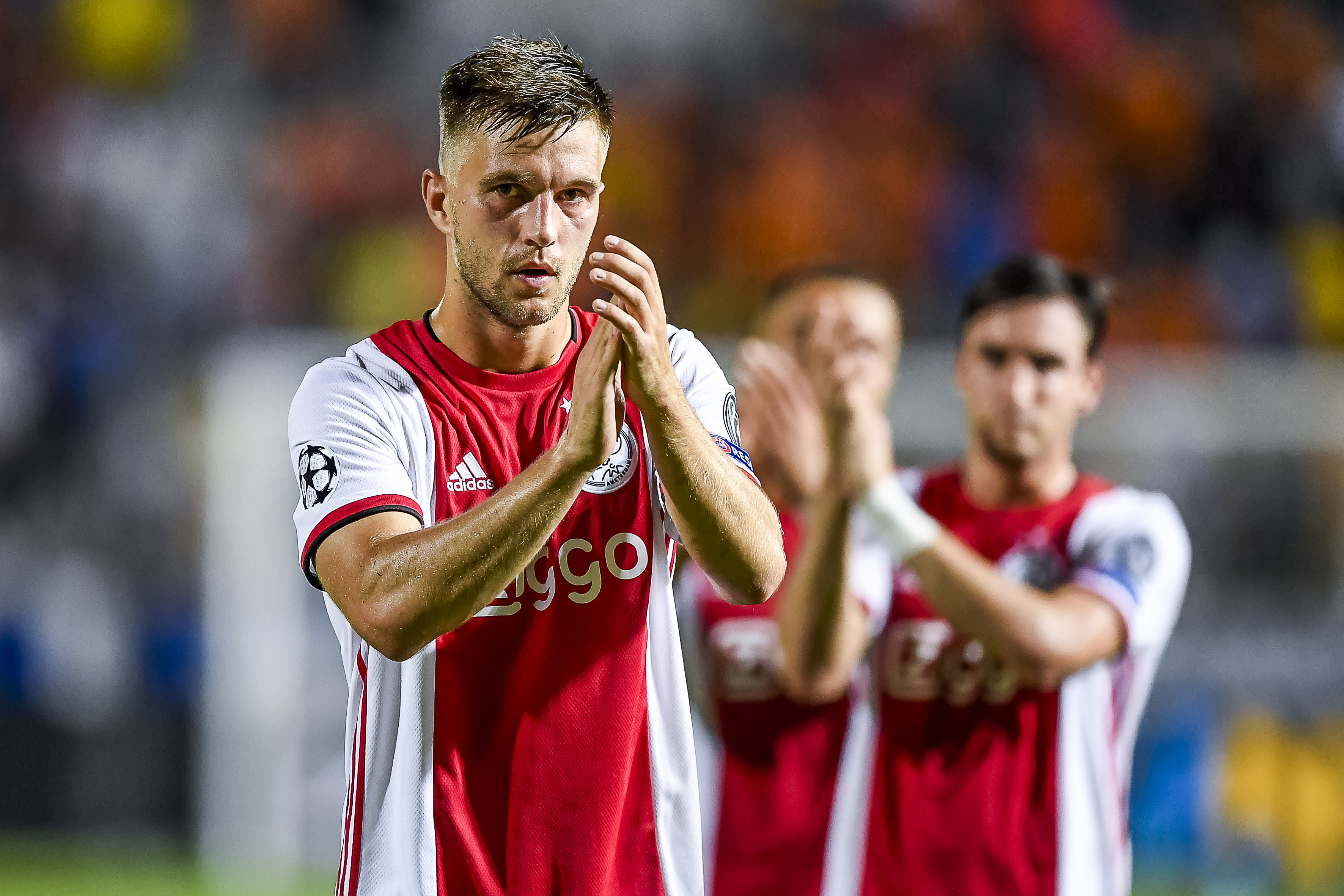 Veltman verlengt contract bij Ajax