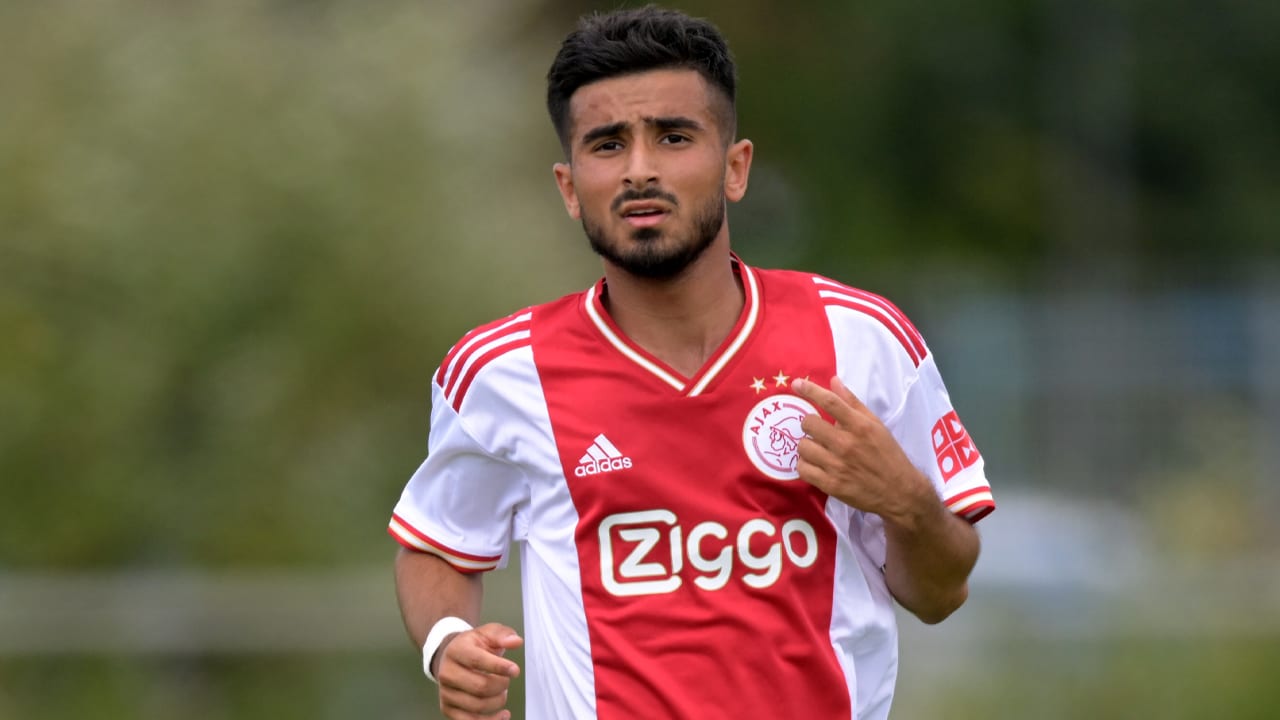 'Ajax zoekt tijdelijke club voor jong talent Naci Ünüvar (19)'