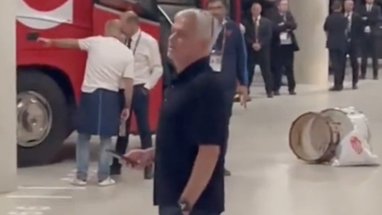 Video: José Mourinho belaagt scheidsrechter in parkeergarage: 'Het is een schande!'