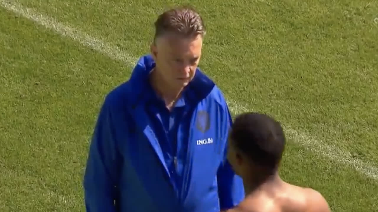 Van Gaal vraagt of Timber gevaccineerd is: 'Geen wappie?'
