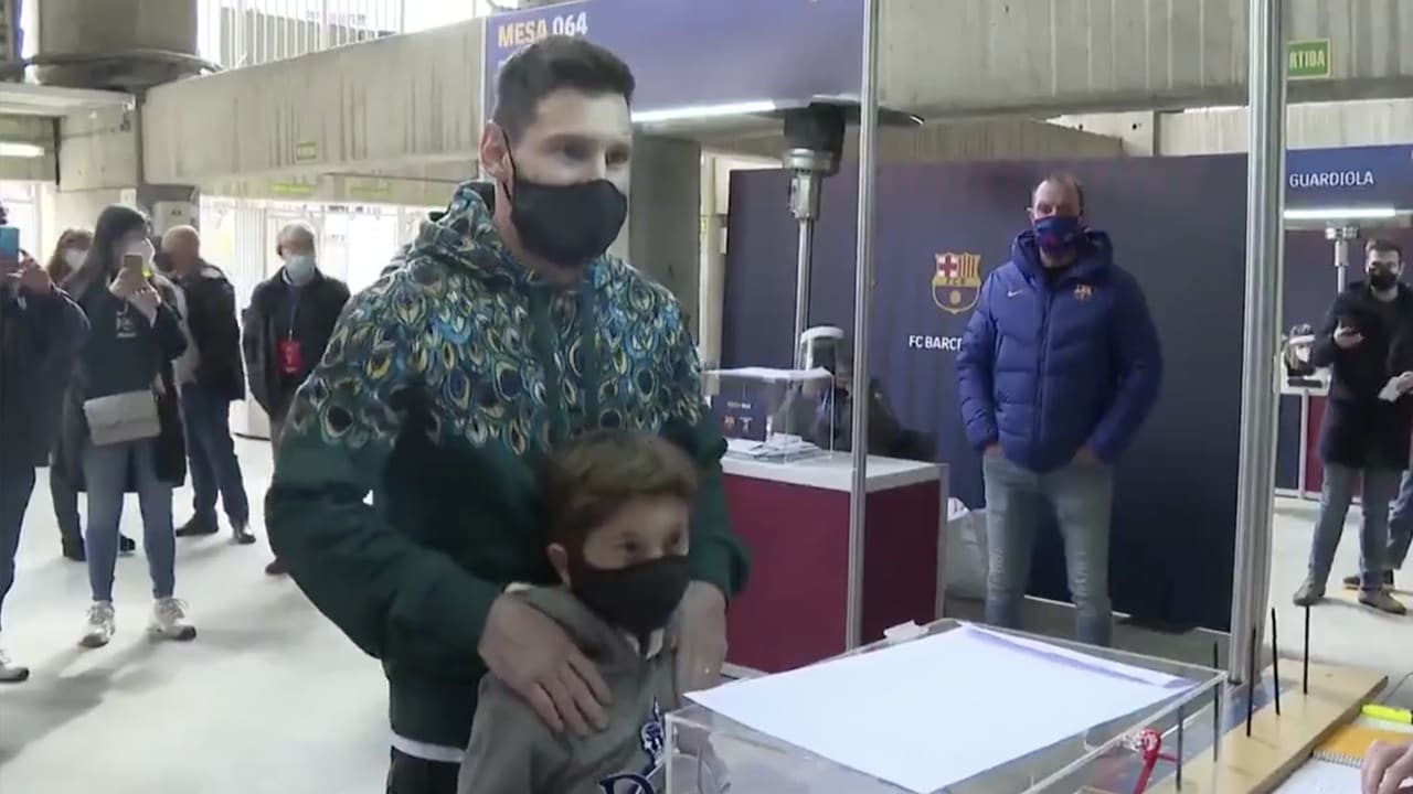 Messi brengt samen met zoontje stem uit bij presidentsverkiezing