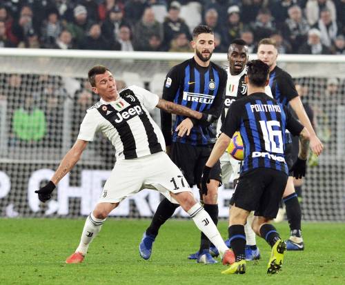 Mandzukic kopt Juventus langs Inter