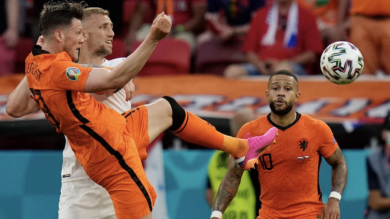 Assistent-trainer Tsjechië bezocht kleedkamer Oranje: 'Hij wilde dat shirt heel graag'