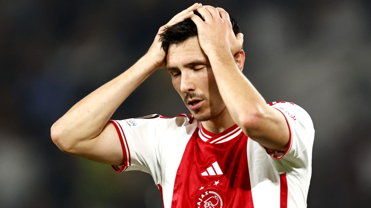 Ajax weet niet te winnen op bezoek bij AEK Athene