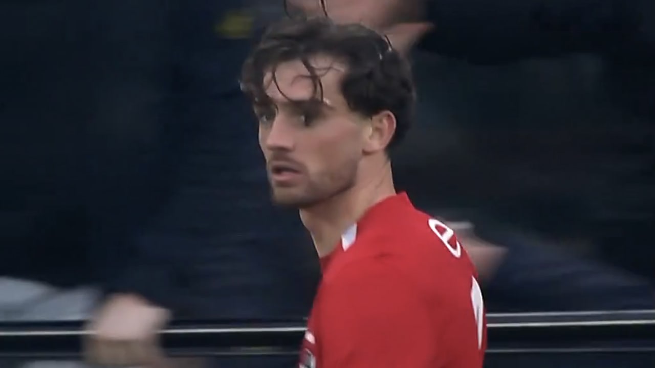 Videogoal: Ajax op achterstand tegen AZ door doelpunt van Parrott