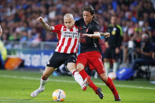 PSV start overtuigend aan nieuwe seizoen