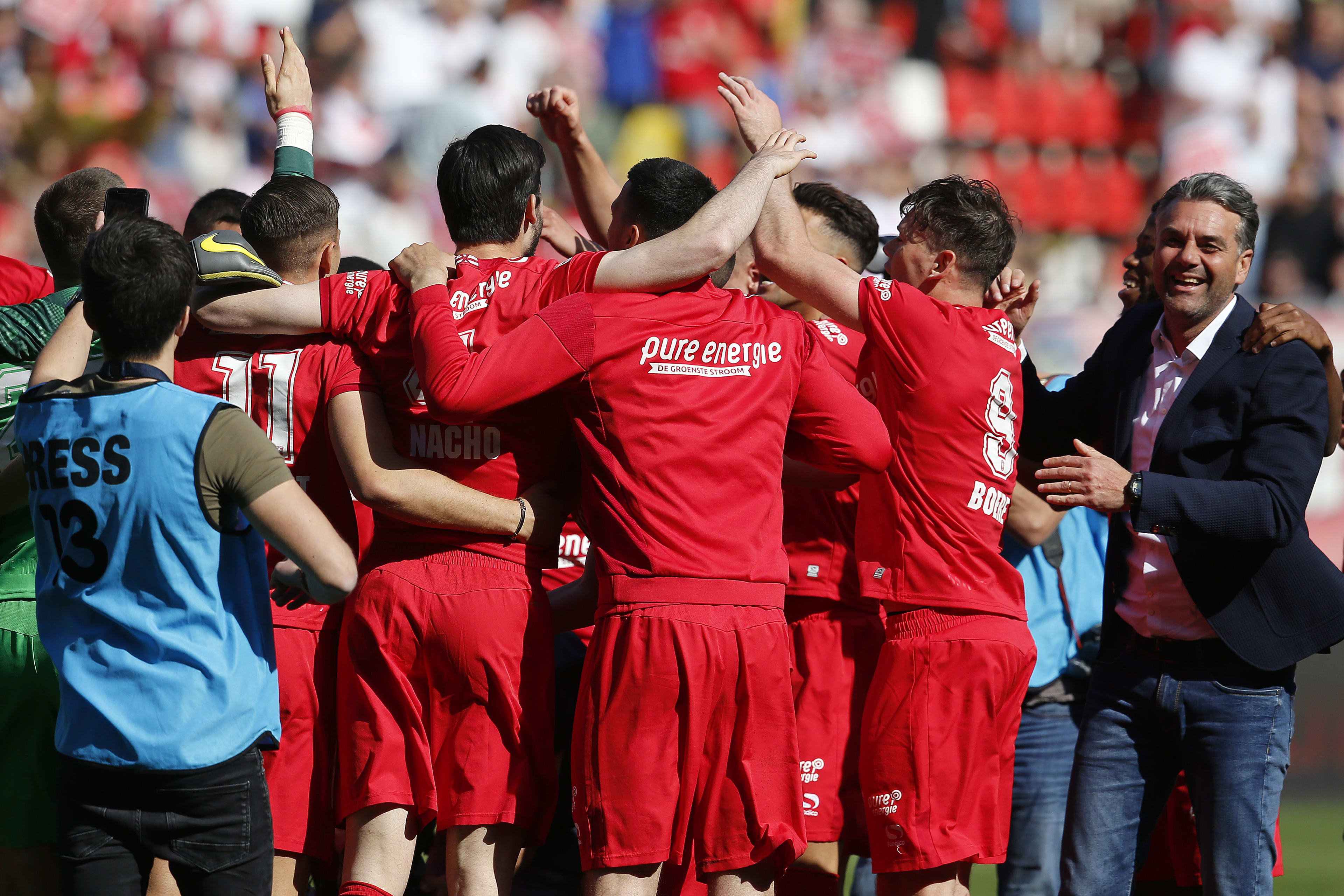 FC Twente moet boeten voor bestorming veld