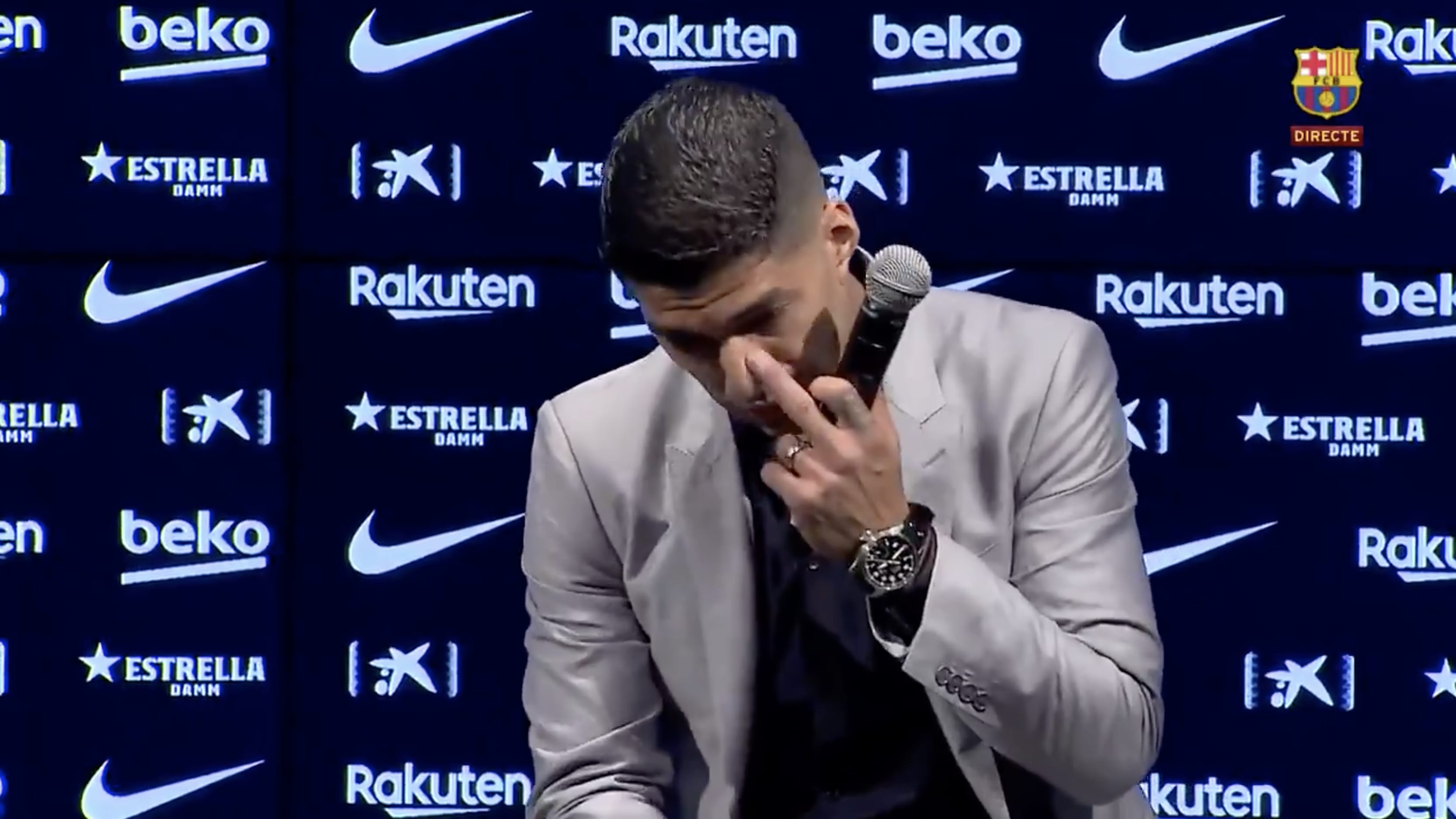 Luis Suárez breekt tijdens emotionele afscheidsspeech