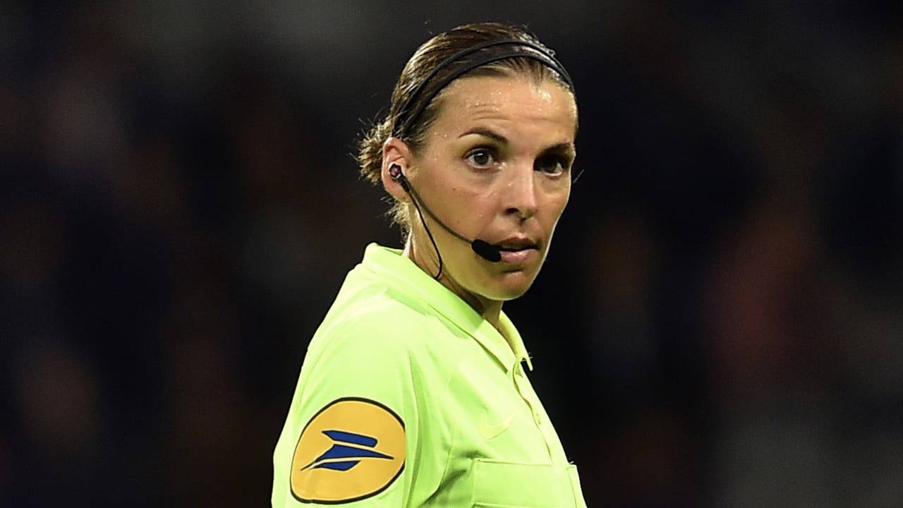Voor het eerst vrouwelijke scheidsrechter bij duel Oranje