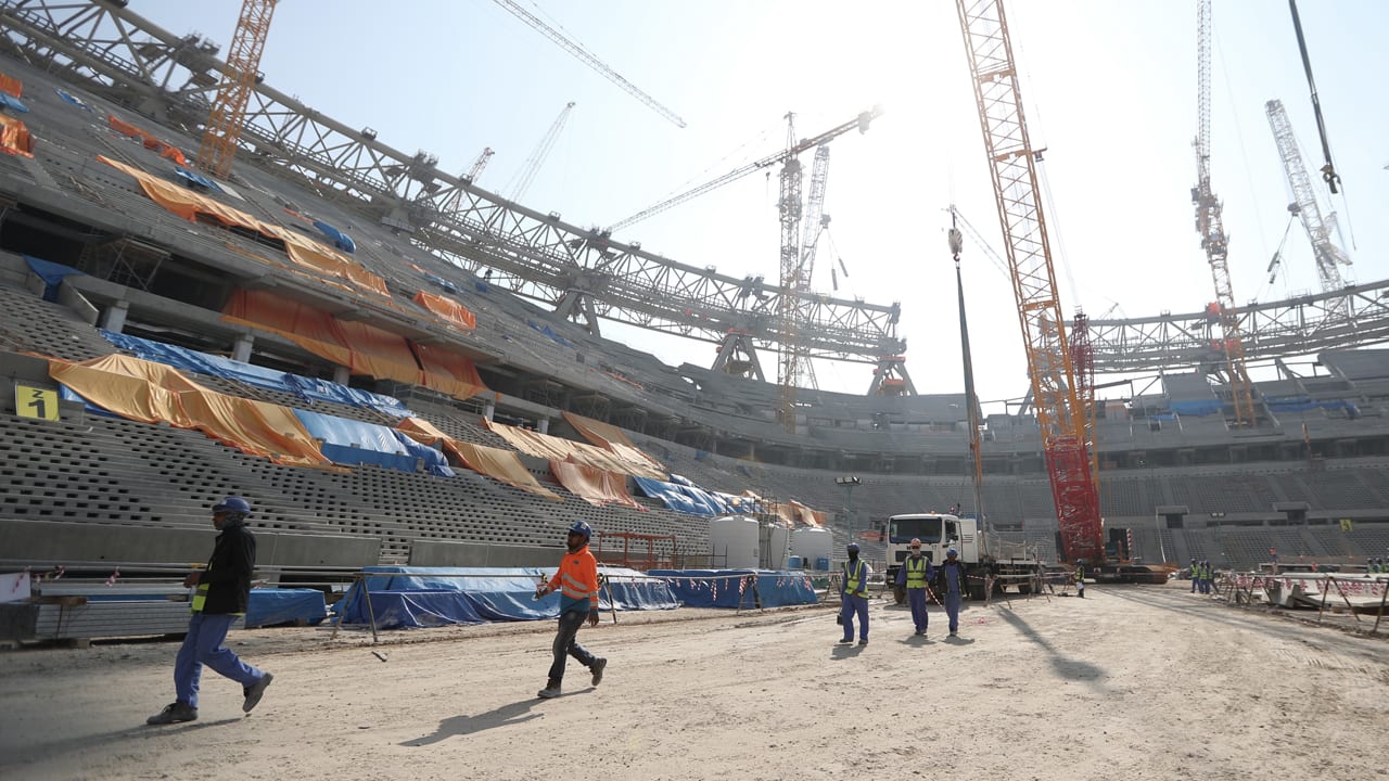 Amnesty roept FIFA en KNVB op in actie te komen voor arbeiders in Qatar