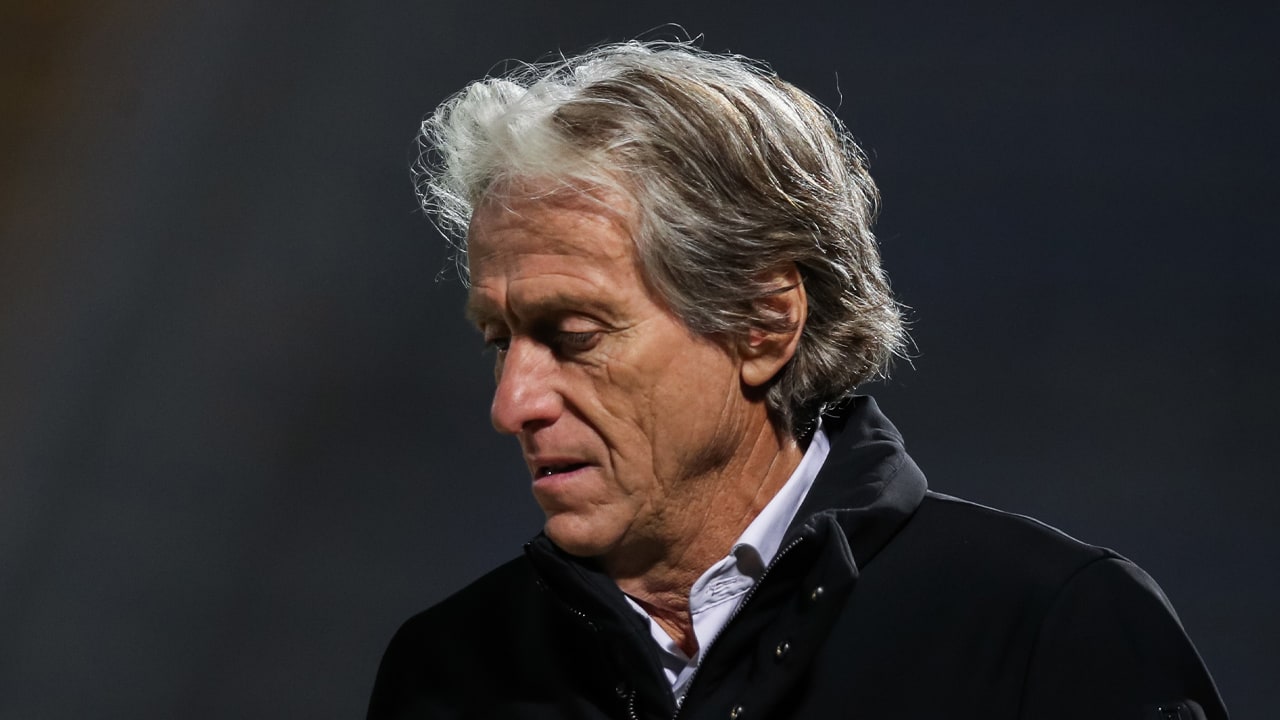 Ajax-opponent Benfica en trainer Jorge Jesus per direct uit elkaar