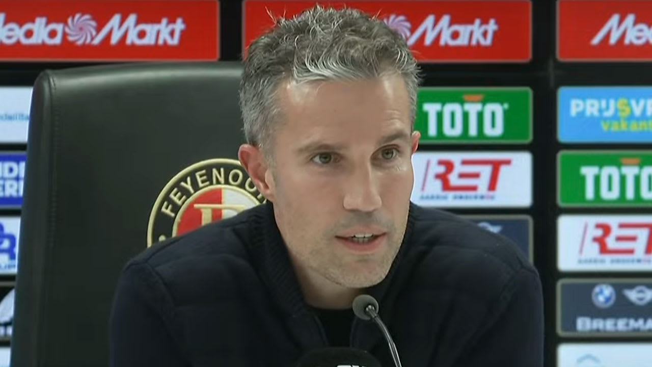 Kersverse Feyenoord-trainer Van Persie vindt niet dat hij Heerenveen in de steek gelaten heeft 