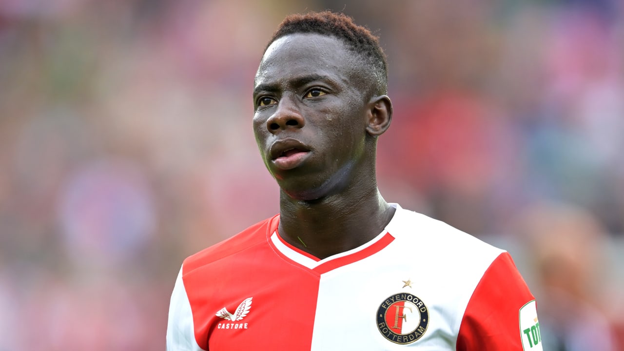 Feyenoord meerdere weken zonder Yankuba Minteh