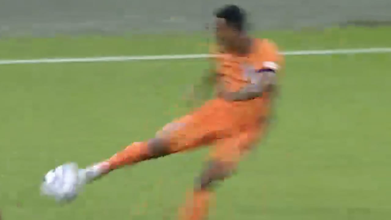 In beeld: de prachtige pass van Ryan Gravenberch op Xavi Simons