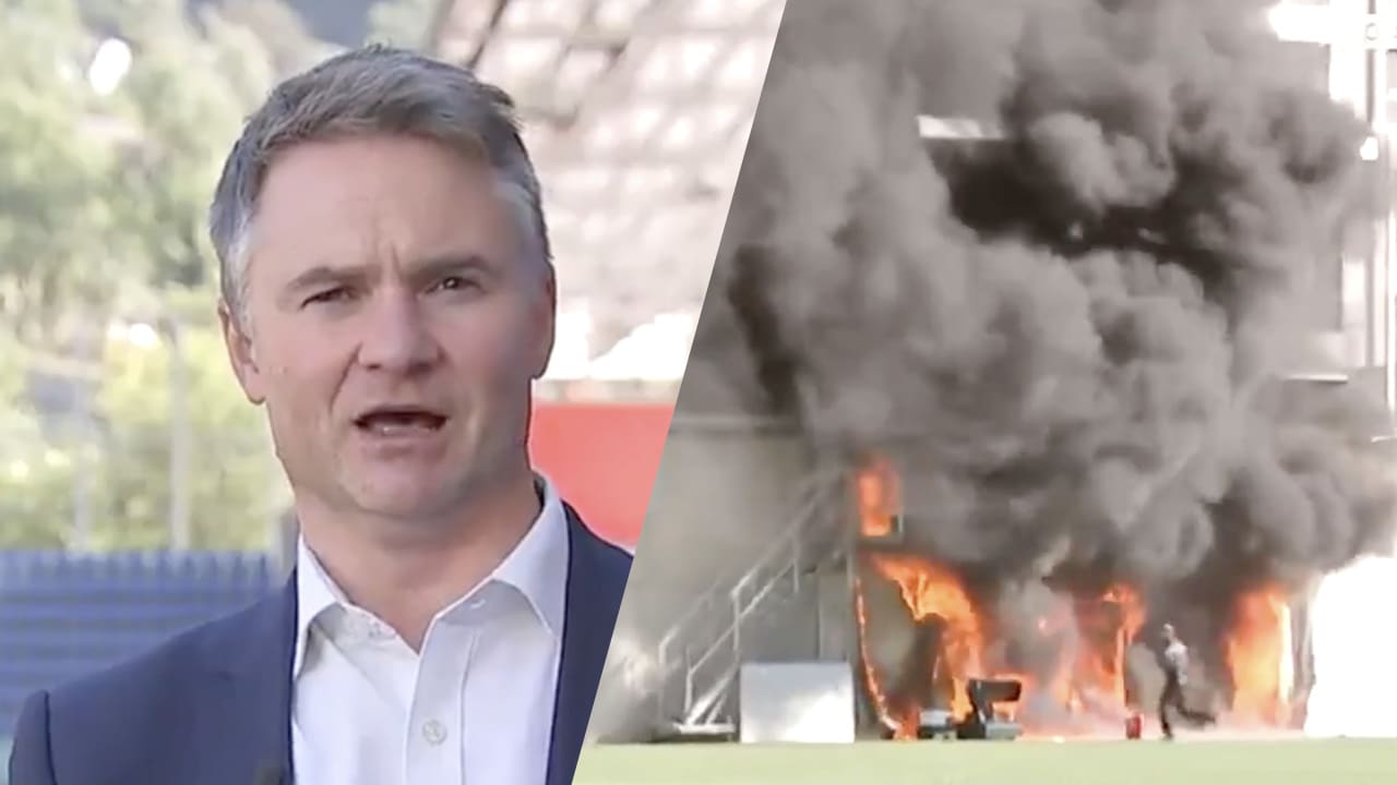 ZIEN: Stadion Andorra vliegt in brand tijdens live-uitzending Sky Sports