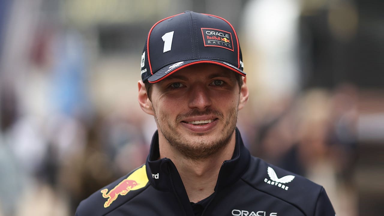 Verstappen flikt het weer! Nederlander verrast met poleposition op Silverstone