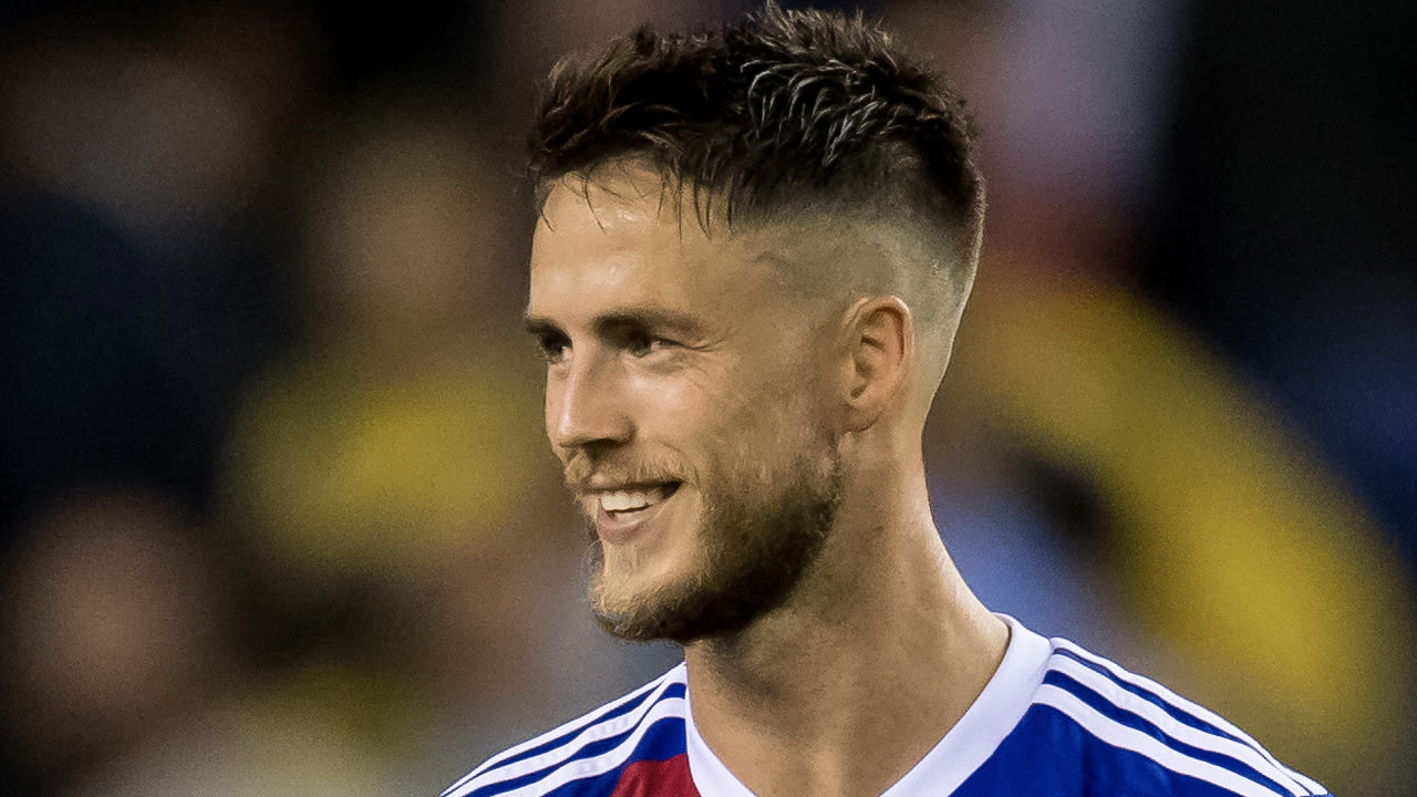 Van Wolfswinkel kondigt vertrek bij FC Basel aan