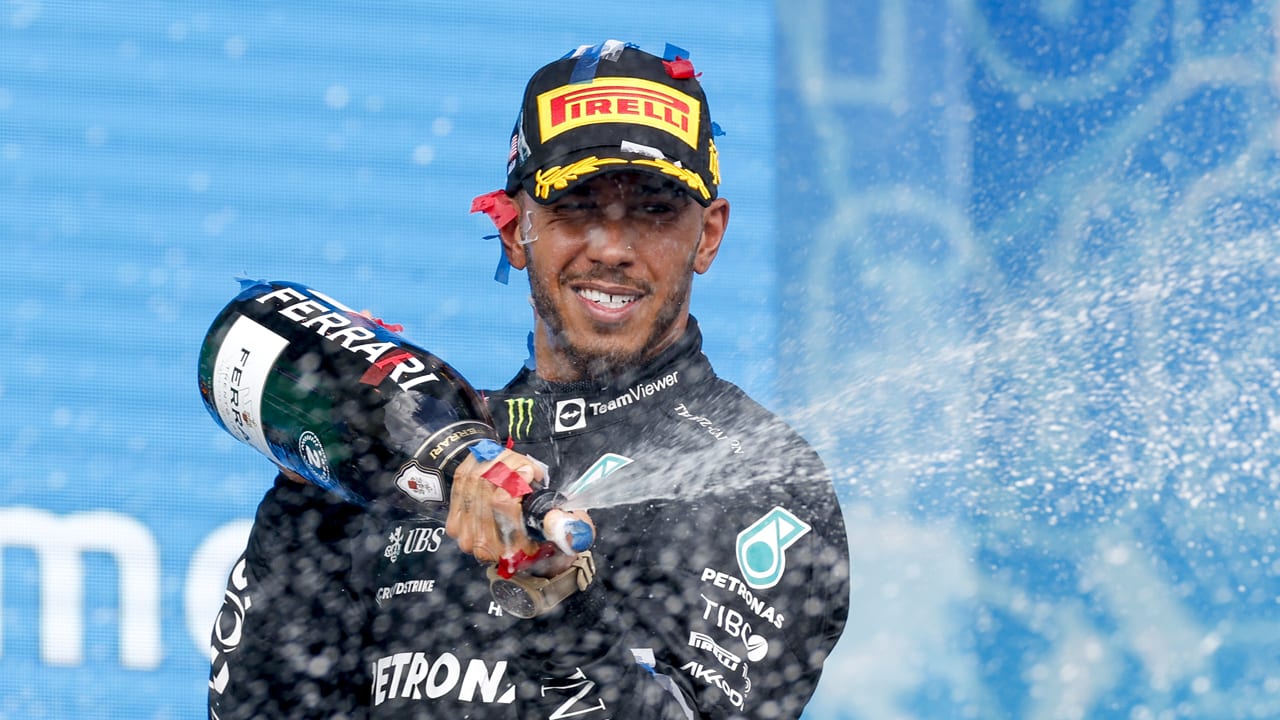 Lewis Hamilton gaat contract bij Mercedes verlengen