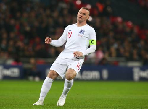 Engeland wint bij afscheid Rooney