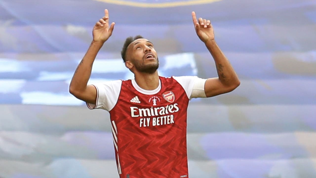 Aubameyang loodst Arsenal met hattrick langs Leeds