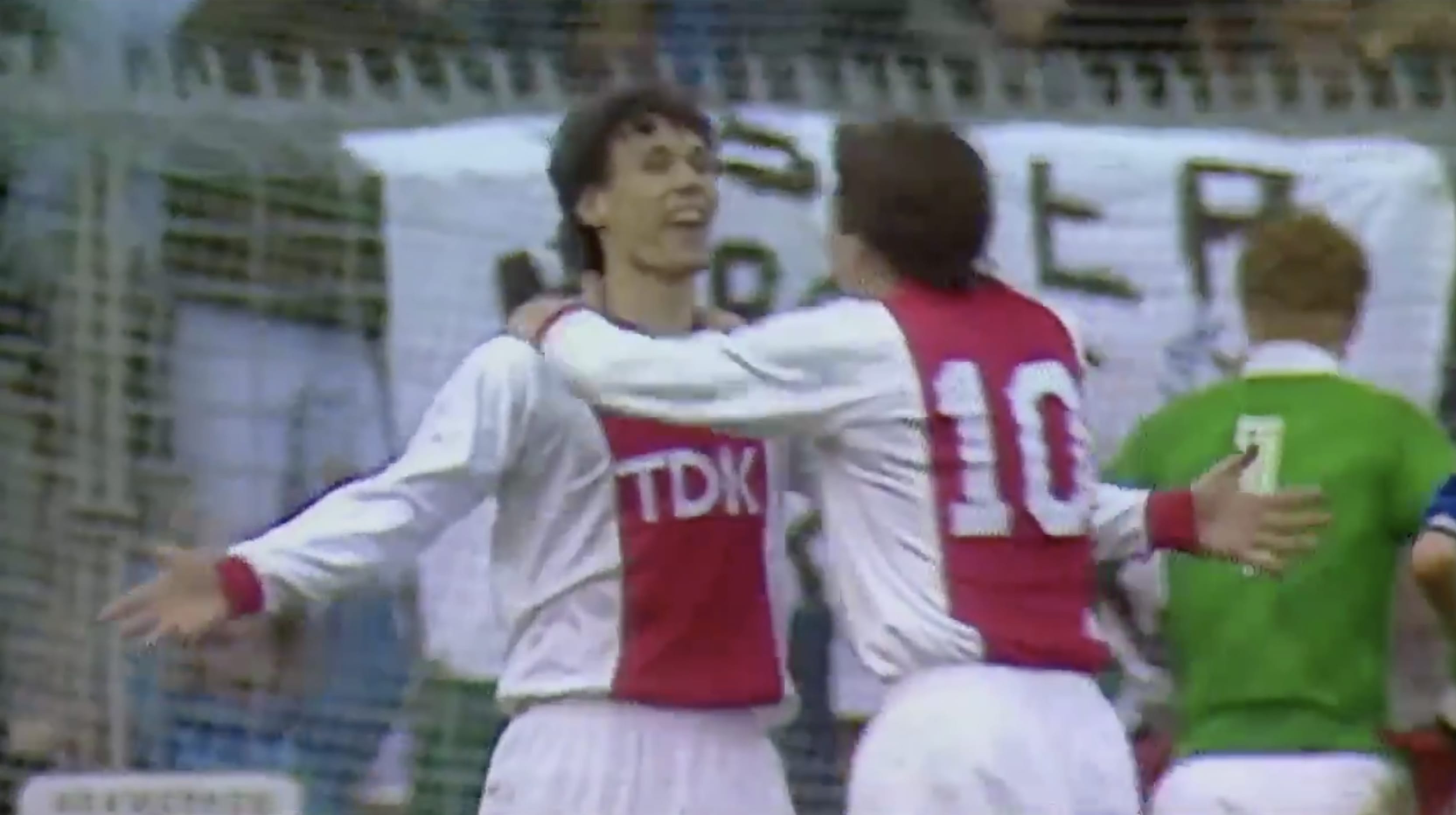 Vandaag in 1986: Legendarische omhaal van Van Basten tegen FC Den Bosch