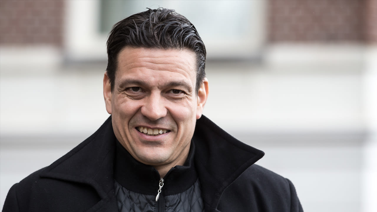 Litmanen reikt kampioensschaal uit bij landstitel Ajax