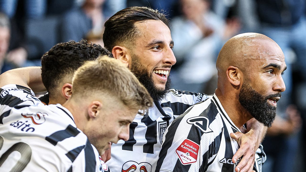 Heracles wint van Jong Ajax en kroont zich tot de kampioen van de KKD