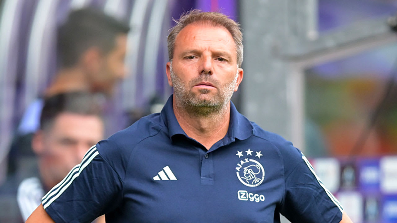 Steijn uit kritiek op Ajax-spelers: ‘Daar ga ik met deze gasten over praten’