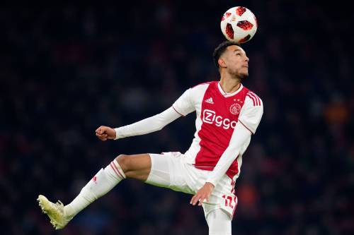 Ajax doet Mazraoui nieuwe aanbieding