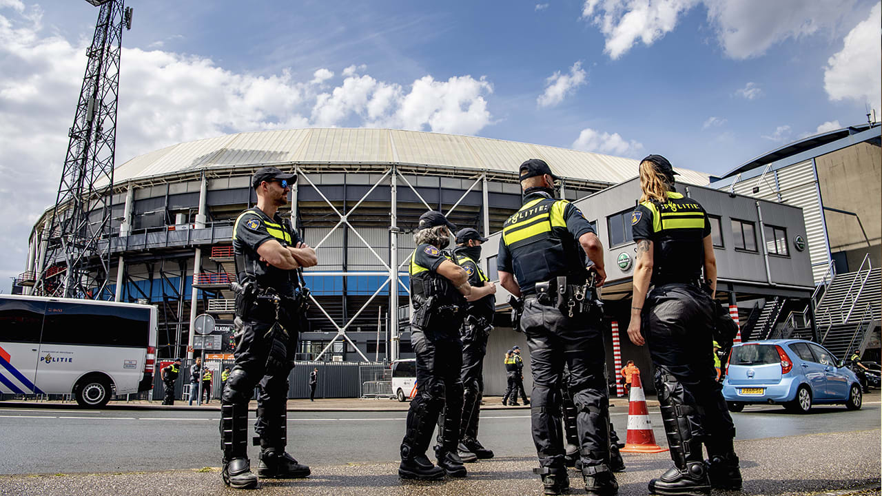 Oproep vanuit politiebond: wedstrijden in de Eredivisie moeten zonder publiek