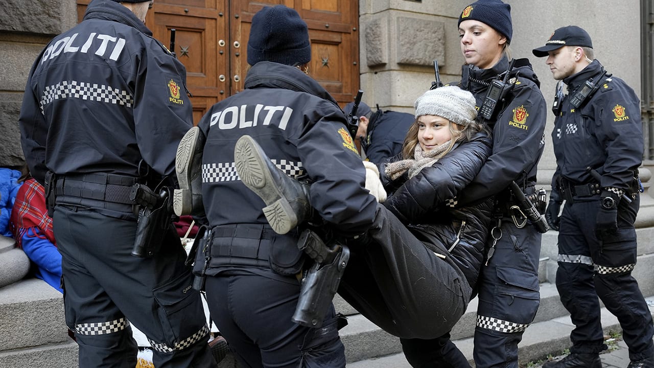 Klimaatactiviste Thunberg opgepakt in Noorwegen tijdens windmolenprotest