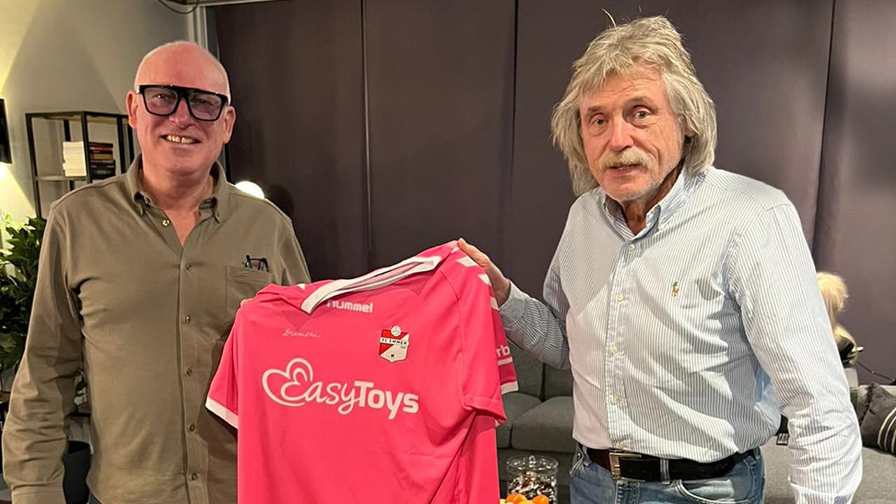 Website FC Emmen uit de lucht door massale run op roze EasyToys-tenues
