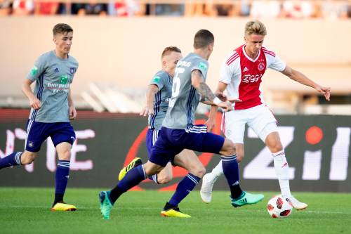 Ajax verhuurt aanvaller Johnsen aan Heerenveen