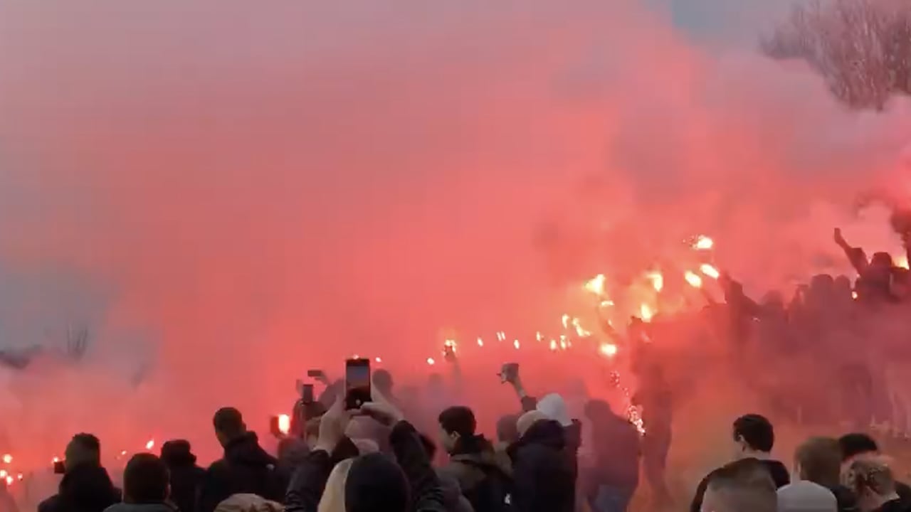 VIDEO: Feyenoord-fans steunen spelers tijdens laatste training richting Klassieker