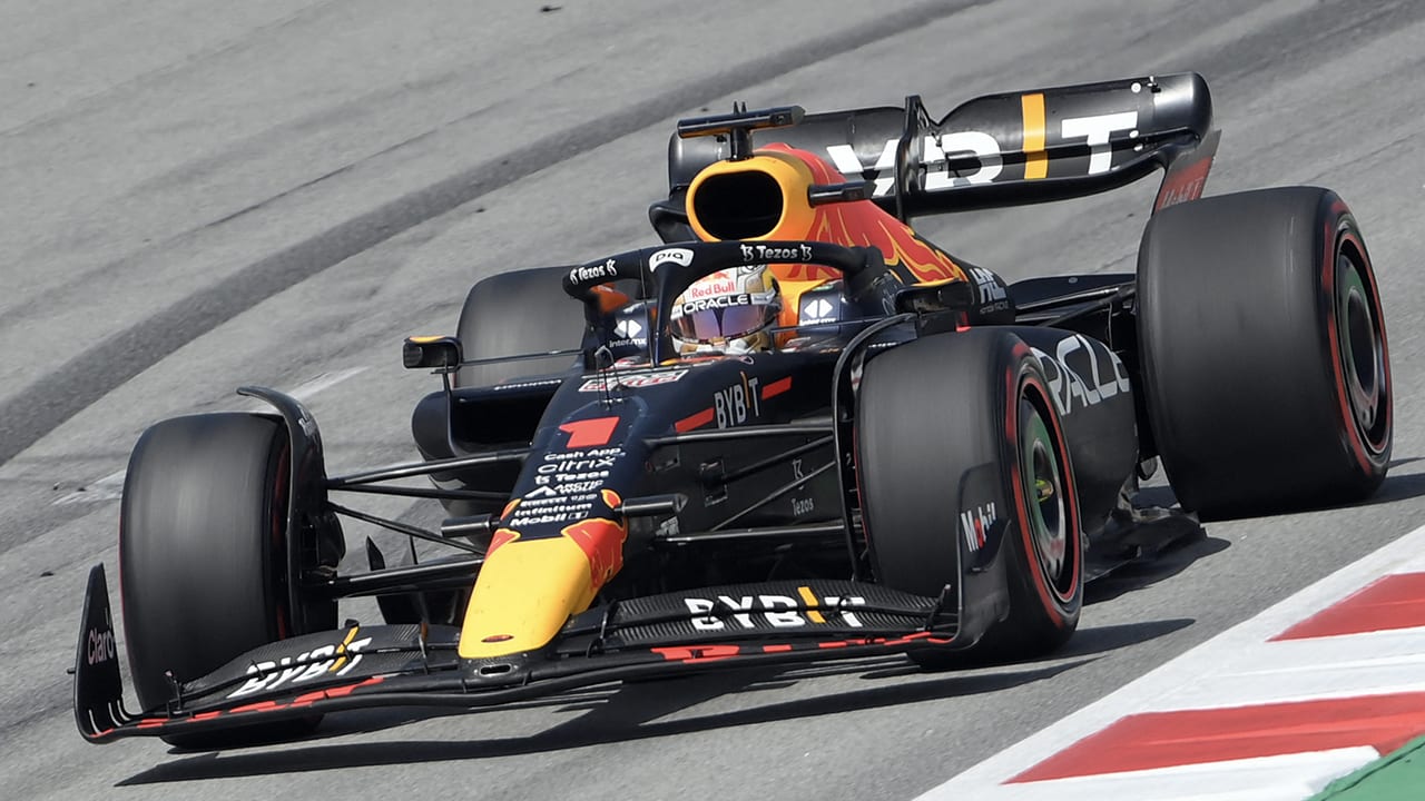 Verstappen wint in Spanje en neemt leiding over in WK Formule 1