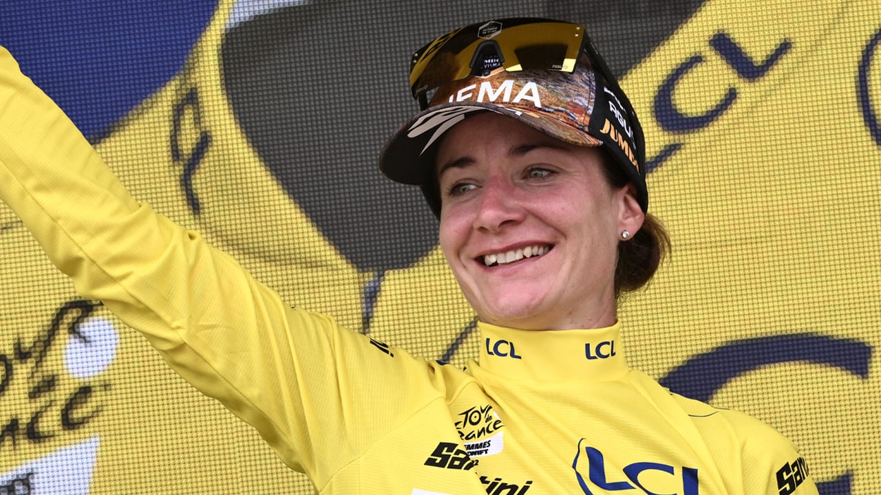 Marianne Vos behaalt in gele trui tweede etappezege in Tour de France Femmes