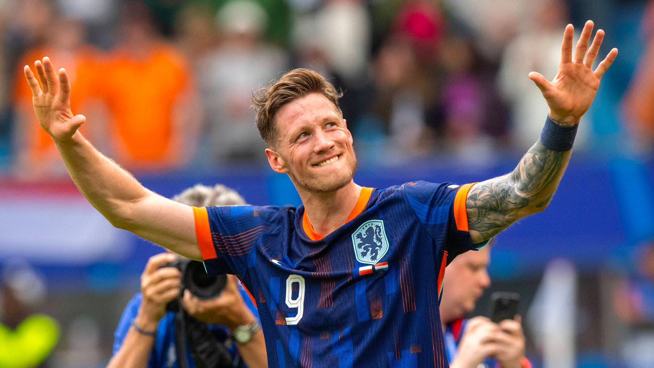 Oranjeshirt Weghorst tijdelijk niet verkrijgbaar door grote vraag