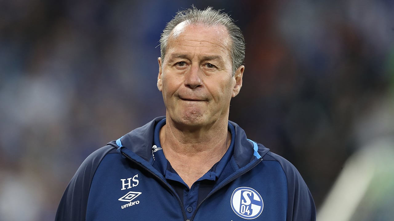 Stevens reageert op aanstelling Schalke: 'Ik doe het voor twee wedstrijden’