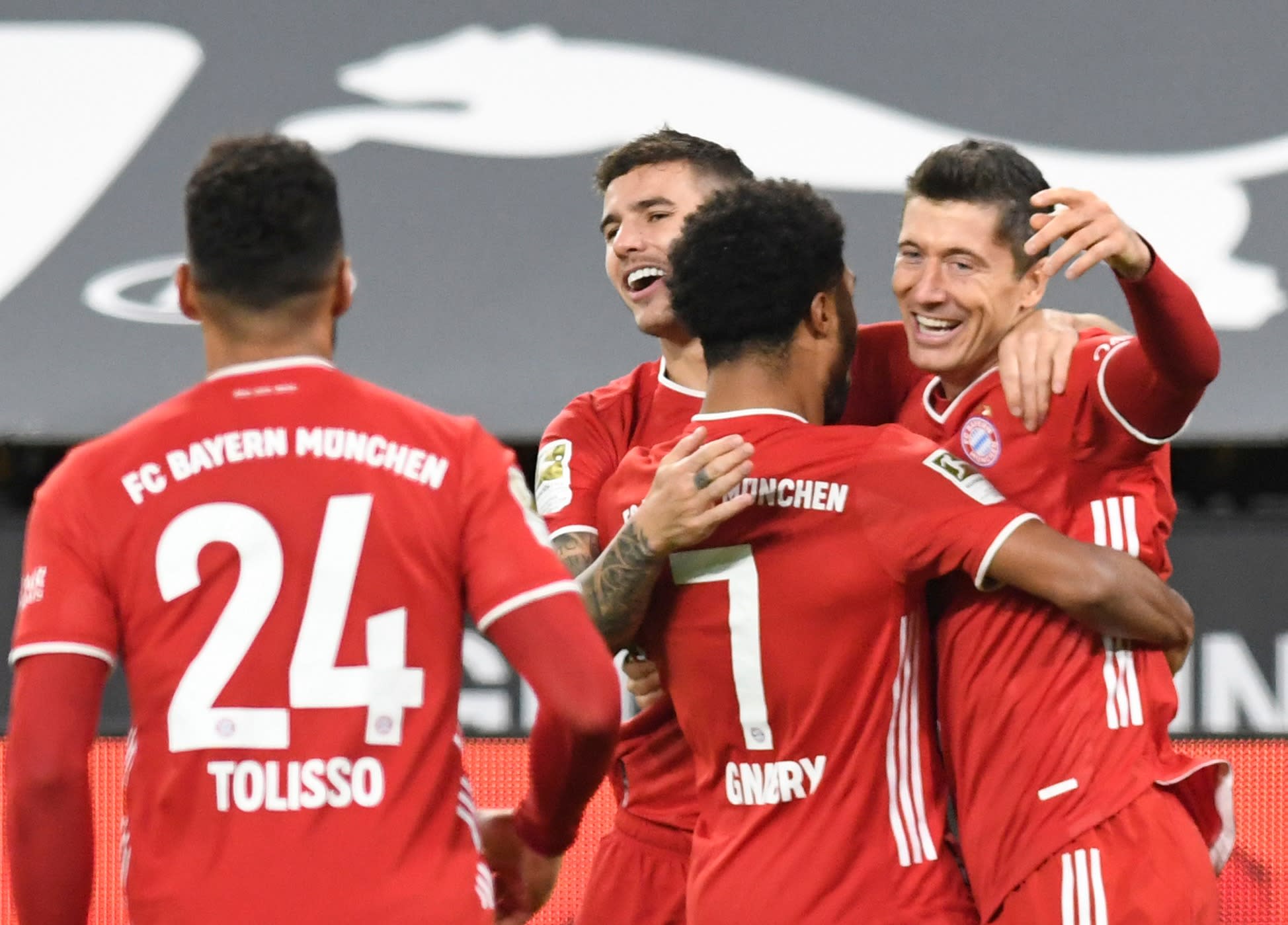 Bayern wint spectaculaire topper tegen Dortmund met 3-2