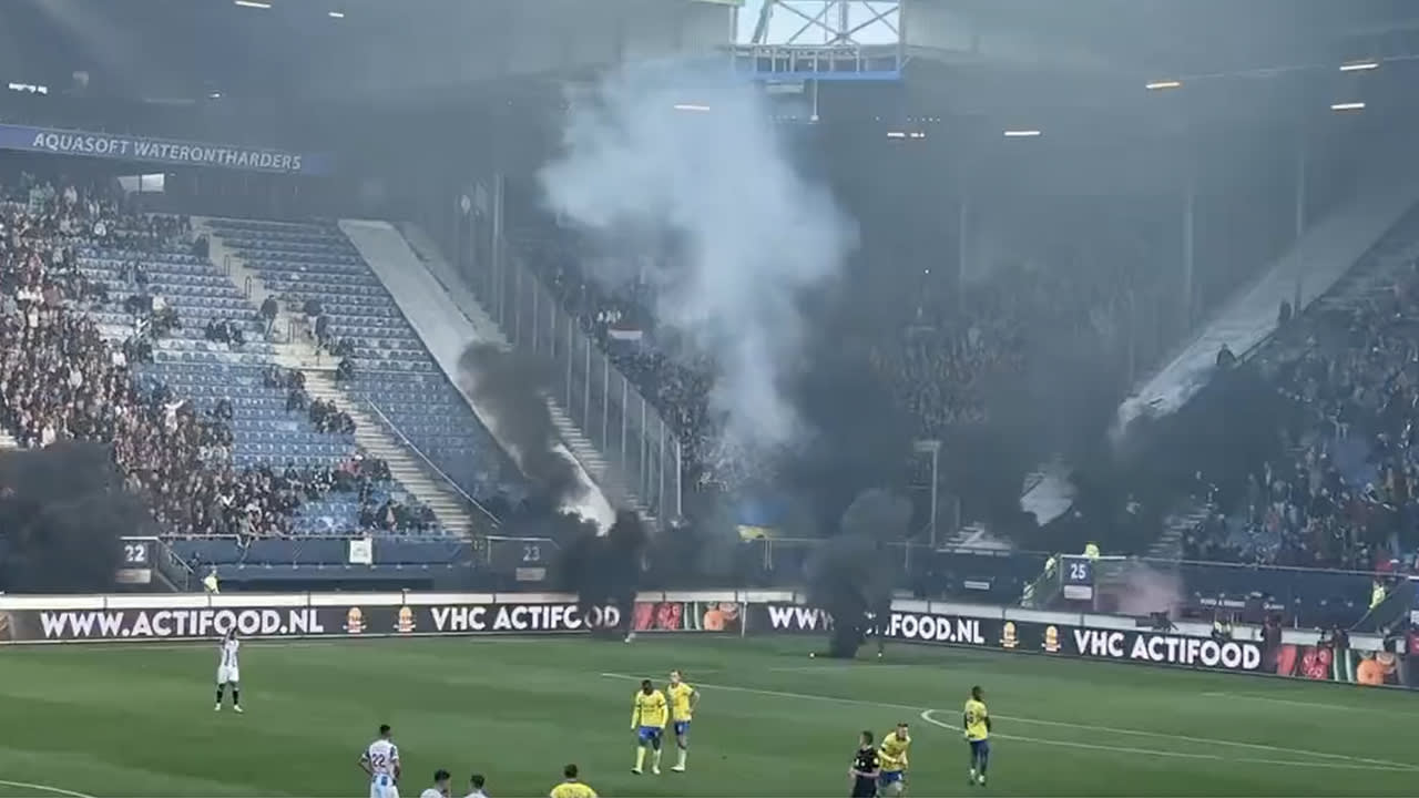 Friese derby in Heerenveen stilgelegd vanwege vuurwerk op veld